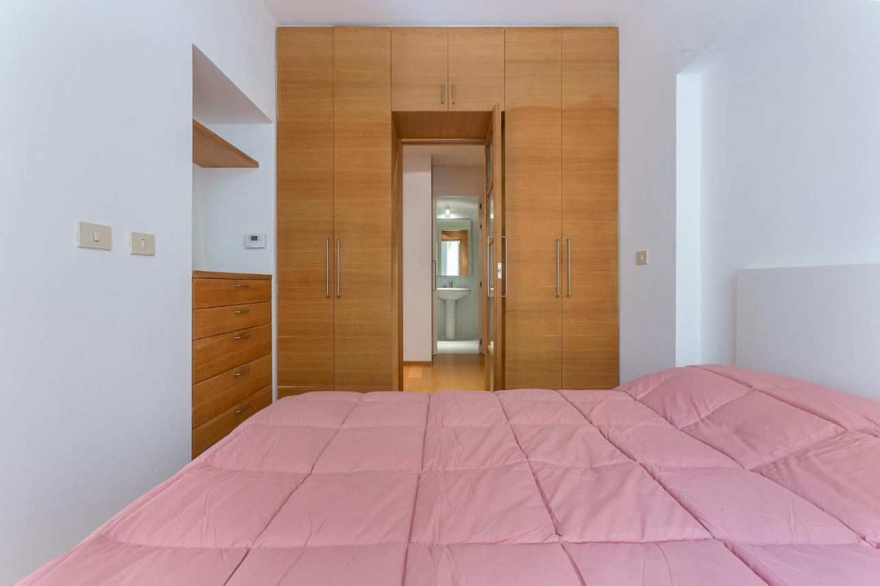 Pleasant Central Apartment With Garden Bologna Bagian luar foto