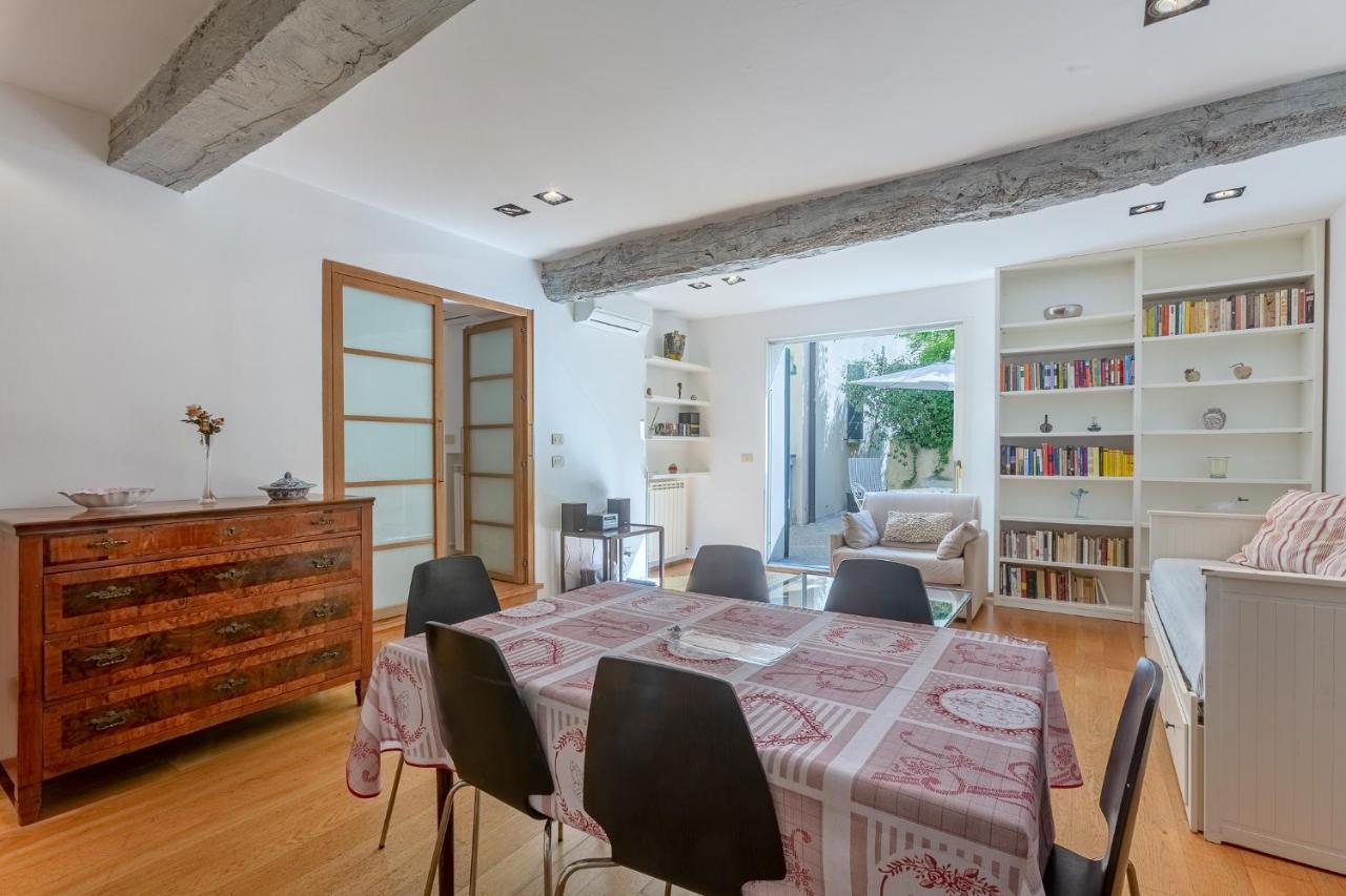 Pleasant Central Apartment With Garden Bologna Bagian luar foto