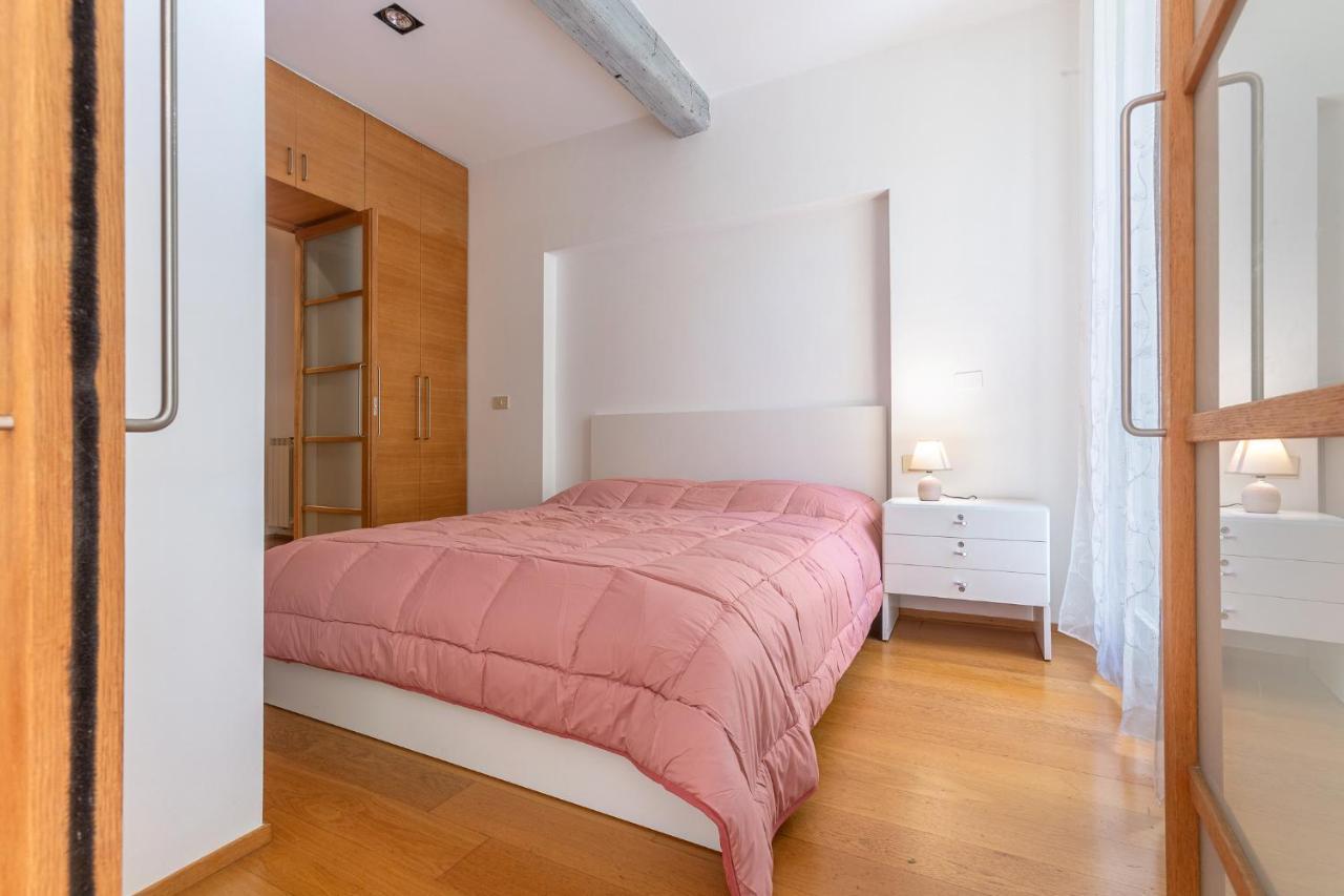 Pleasant Central Apartment With Garden Bologna Bagian luar foto