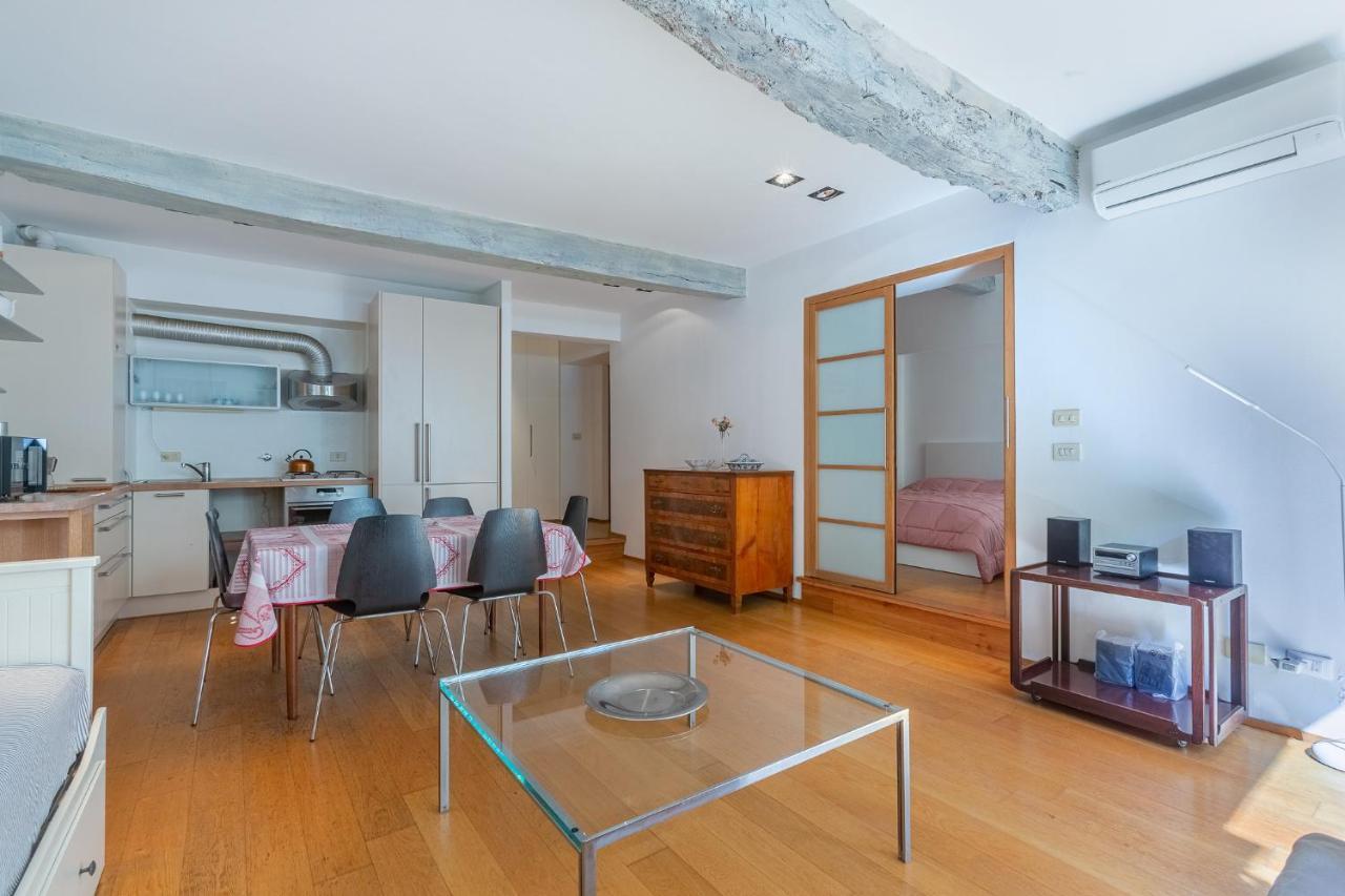 Pleasant Central Apartment With Garden Bologna Bagian luar foto