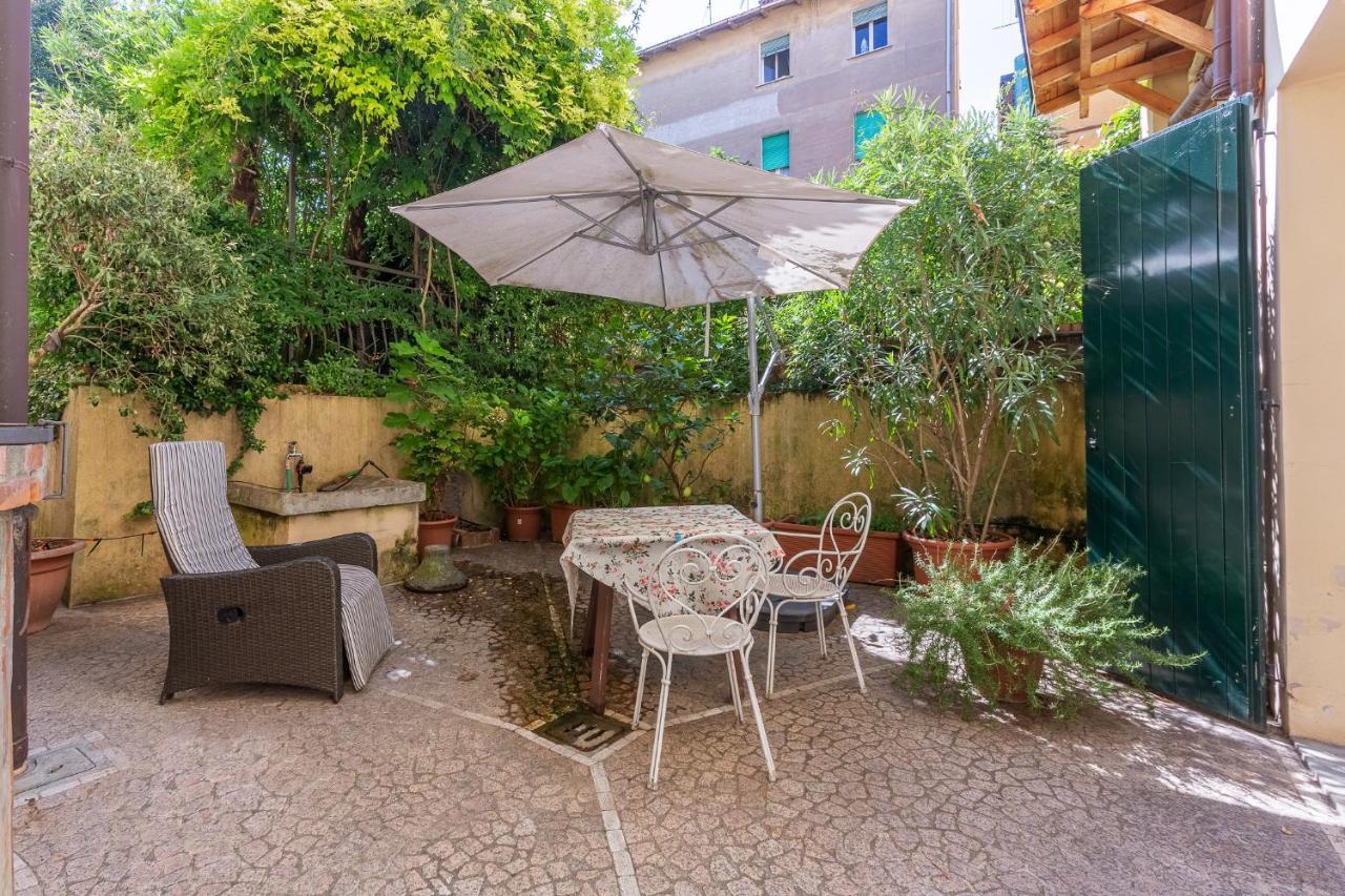 Pleasant Central Apartment With Garden Bologna Bagian luar foto