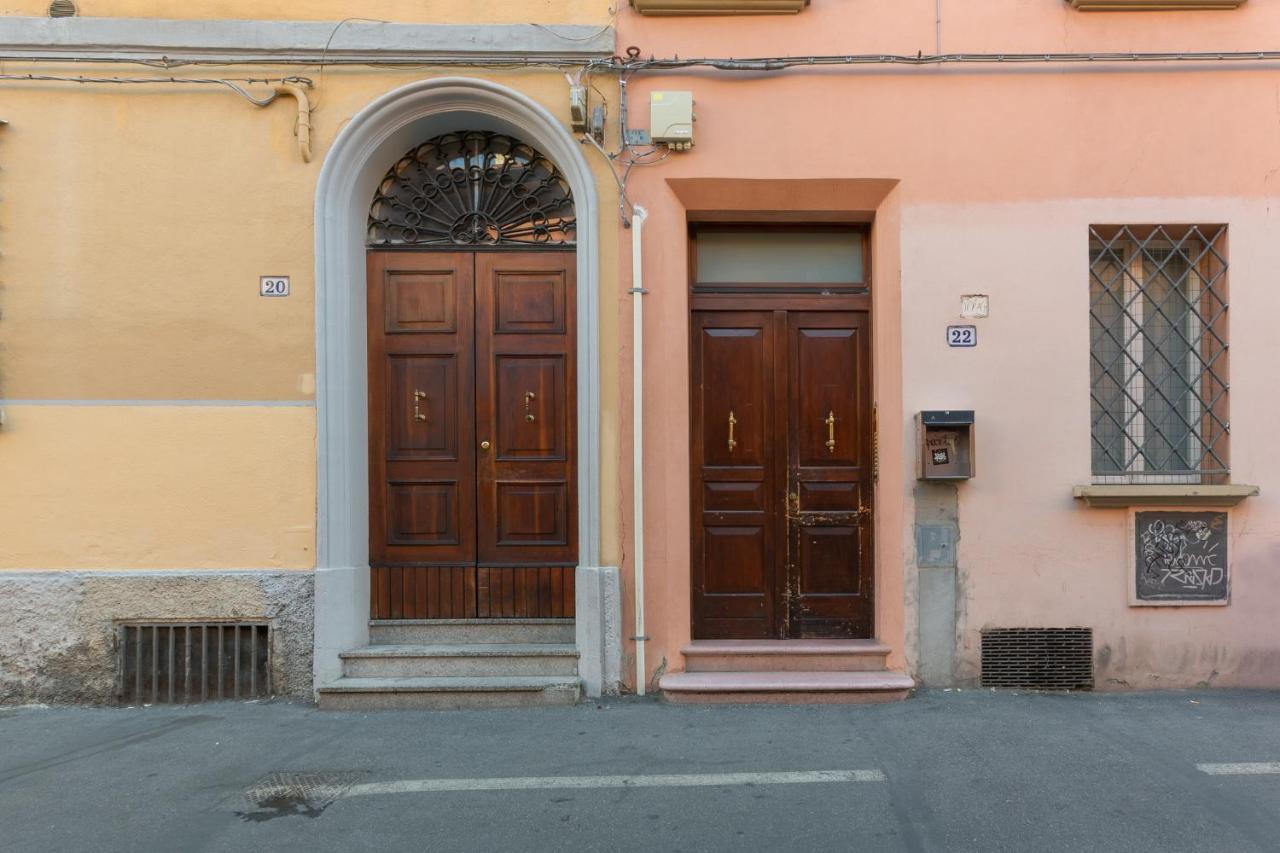 Pleasant Central Apartment With Garden Bologna Bagian luar foto