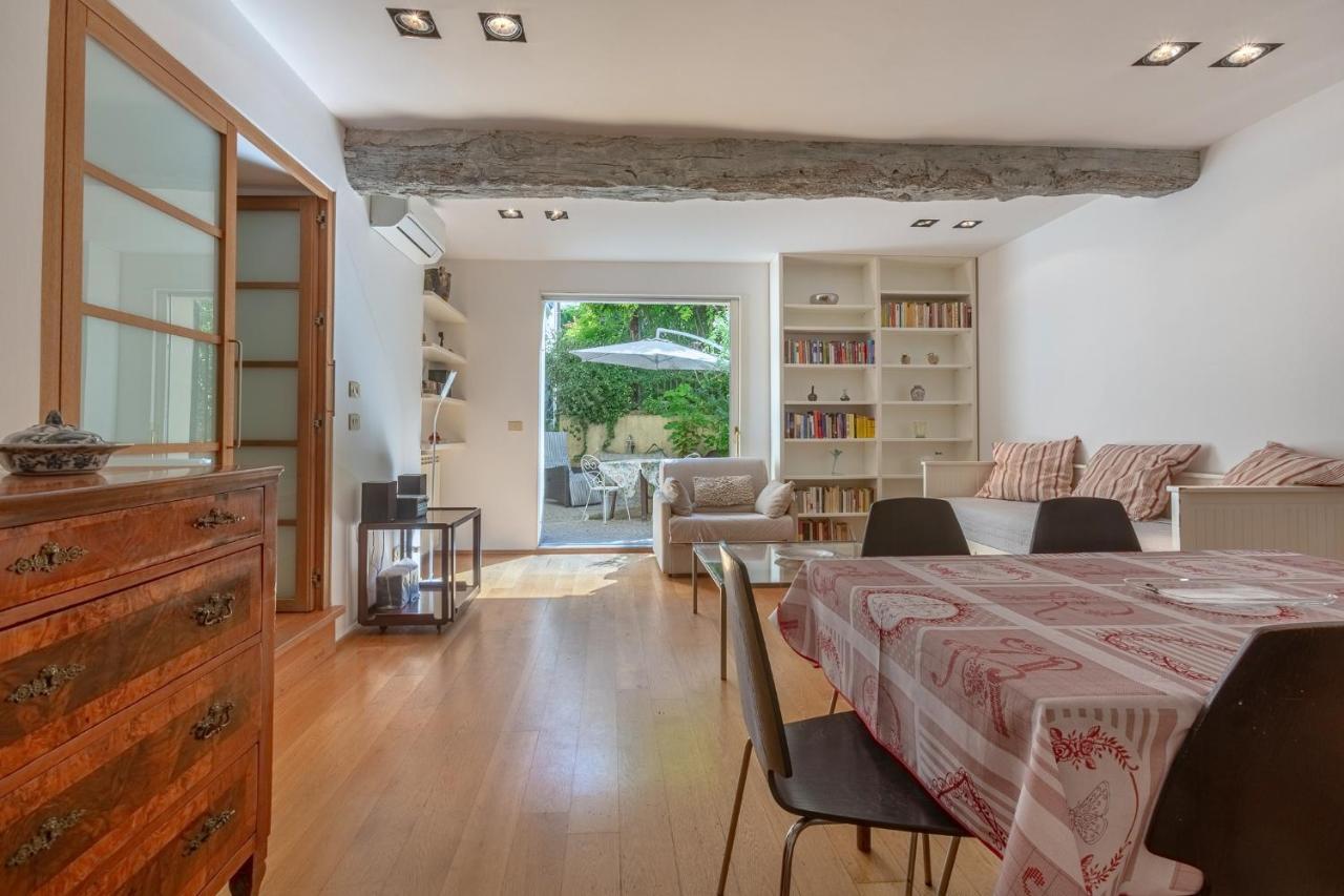 Pleasant Central Apartment With Garden Bologna Bagian luar foto
